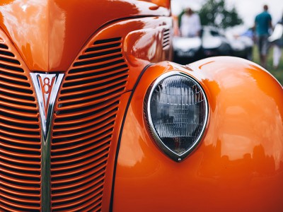 puzzle model Vieille voiture orange