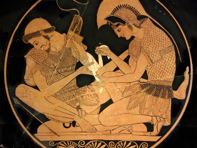 puzzle model Achilles bandages Patroclus hit by an arrow (red-figure cup)